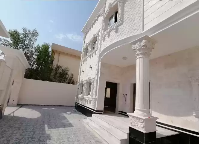 yerleşim Hazır Mülk 7 Yatak Odası U/F Müstakil Villa  satılık içinde Al Sadd , Doha #7691 - 1  image 